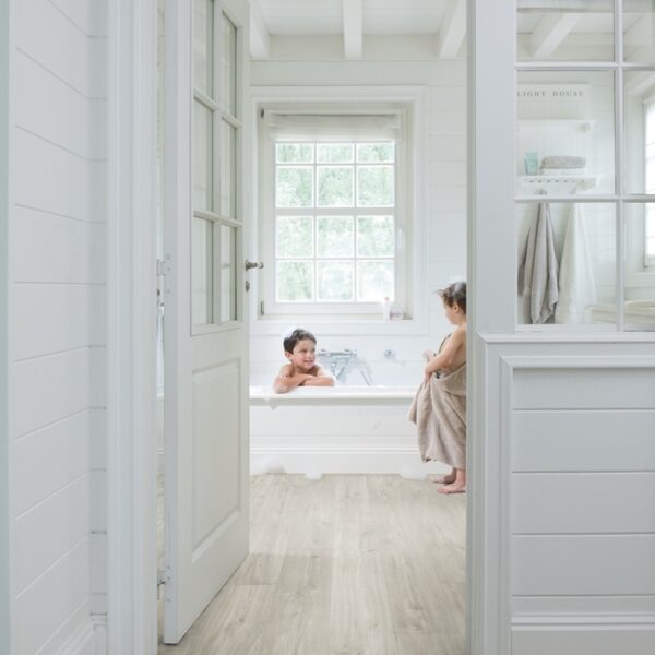 AVSPT40030-2 Panele Winylowe Quick-Step Blos base Dąb Canyon szary ze śladami cięcia piłą AVSPT40030